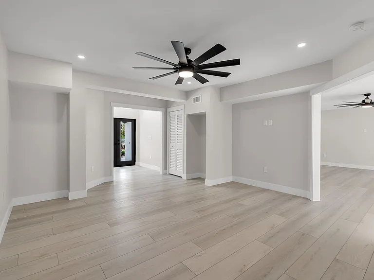294 Saint Thomas Ave — Photo 43