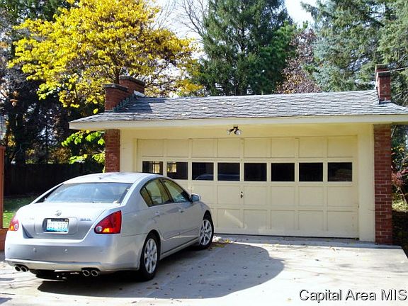 5th image of 1560 N Cherry St
