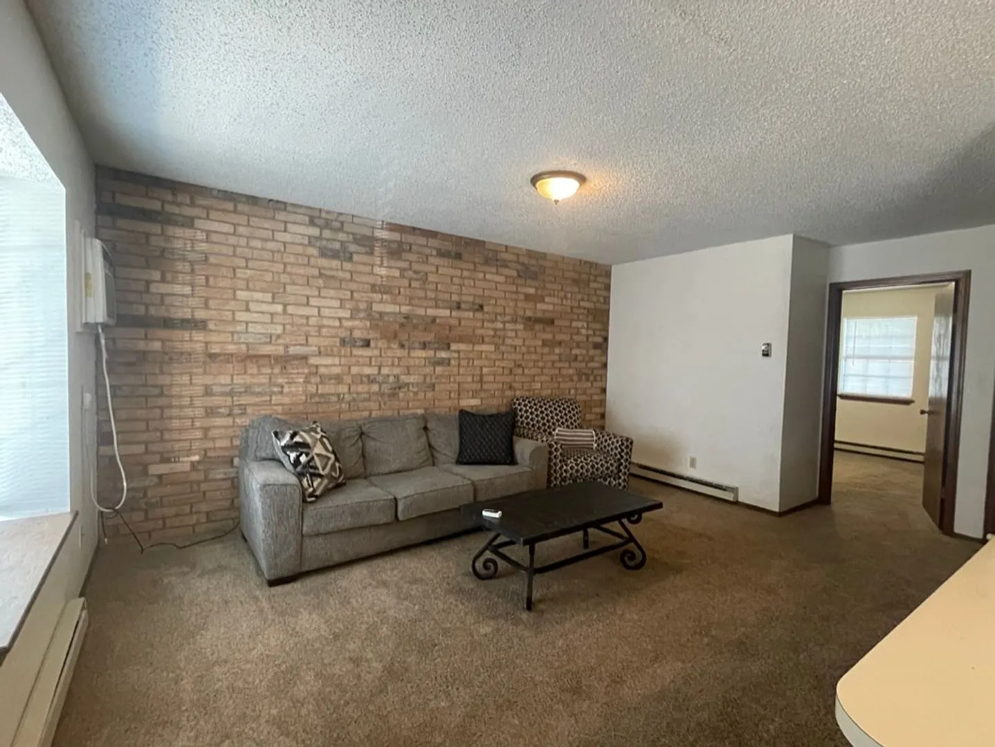 2 Bedroom 1 Bathroom Furnished — Photo 1