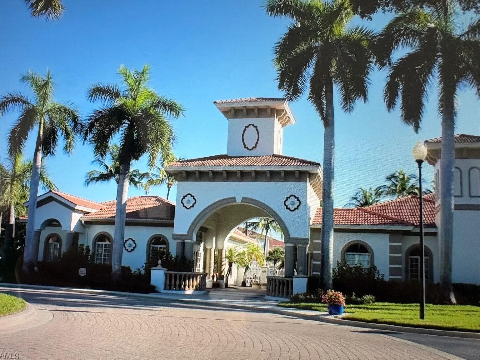 2 bed, 1090 sqft, $1,600 — Photo 3