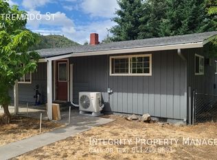 44 Estremado St, Gold Hill, OR 97525