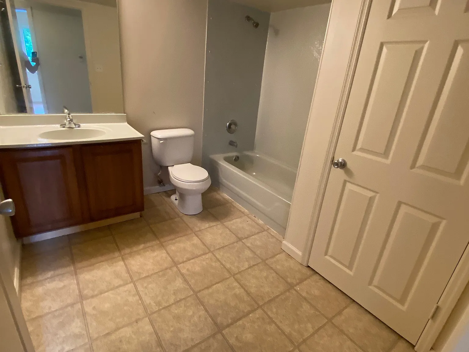 3 bed, 900 sqft, $1,100 — Photo 3