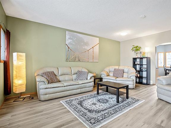 3rd image of 209 N Strathcona Cir