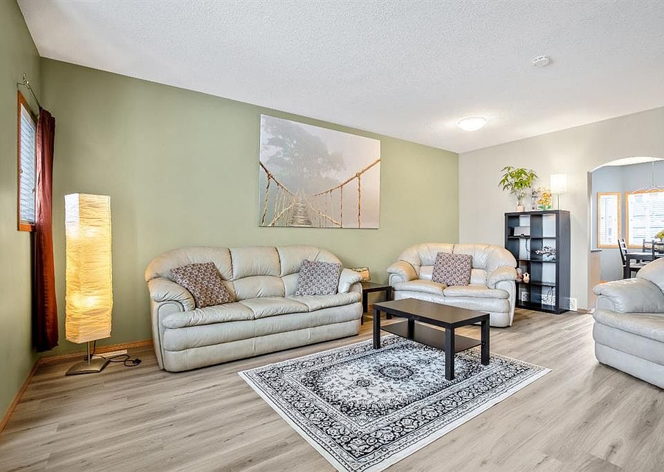 1st image of 209 N Strathcona Cir