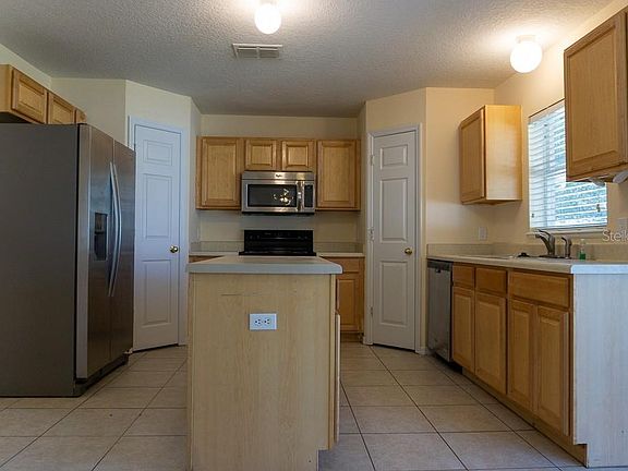 4th image of 442 Hammerstone Ave