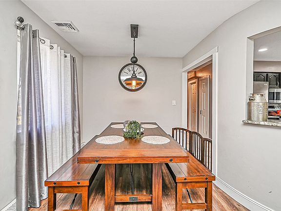 4th image of 108 Oaklawn Ave