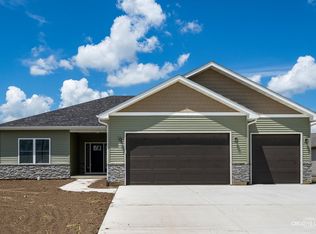 2901 Ernest Dr, Sandwich, IL 60548