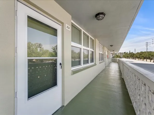4885 1st St NE APT 212, Saint Petersburg, FL 33703