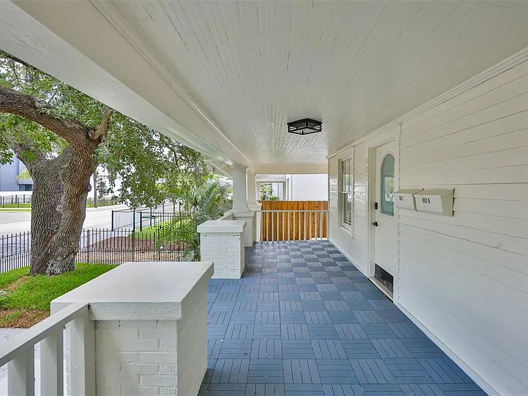 902 W Columbus Dr — Photo 9