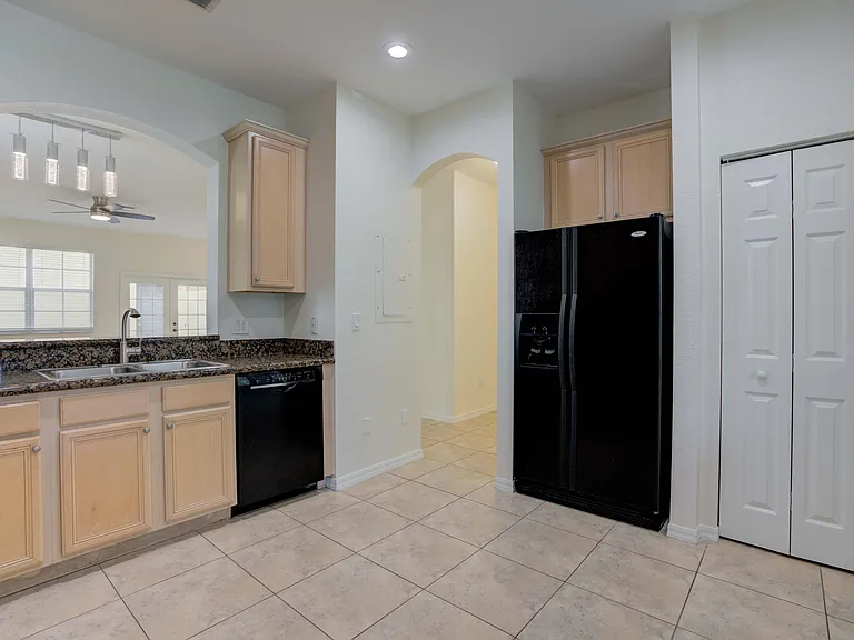 158 W Thatch Palm Cir — Photo 4