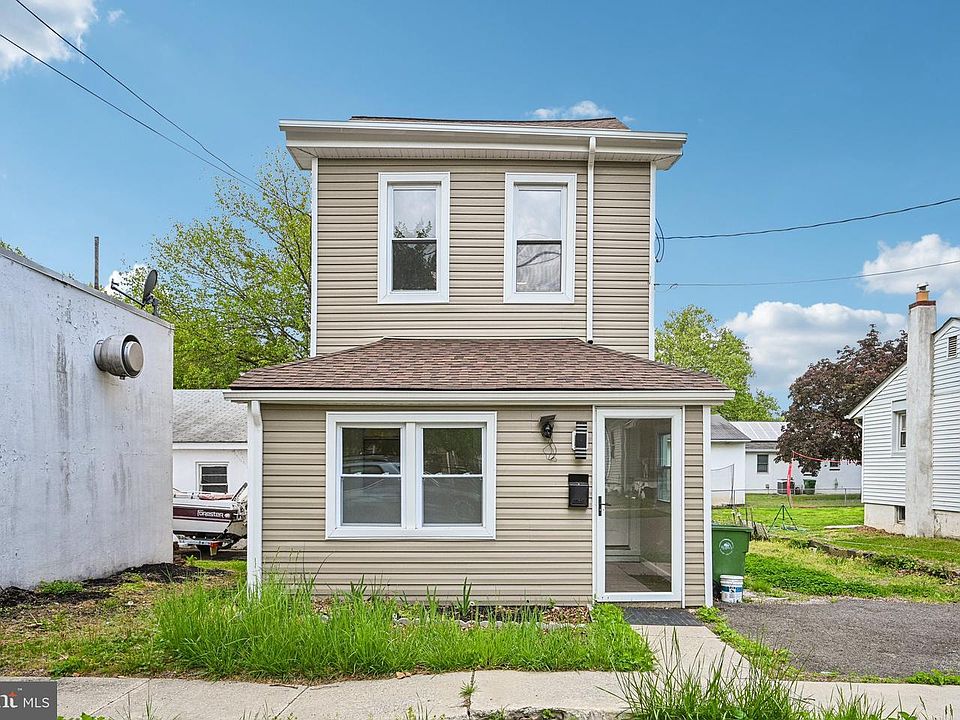 1st image of 523 W 5th St