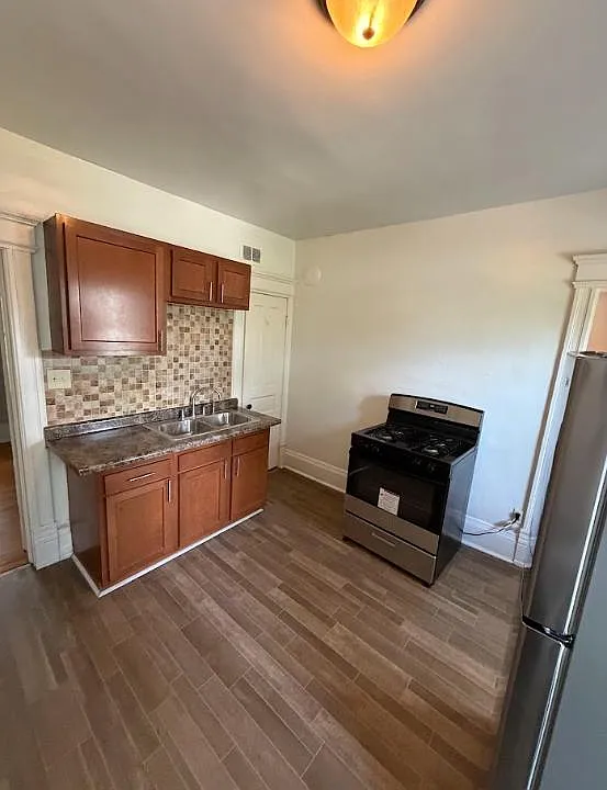 1225 E Wright St #4