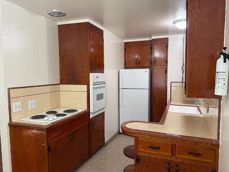 2040 Beatrice Ct #4 — Photo 3
