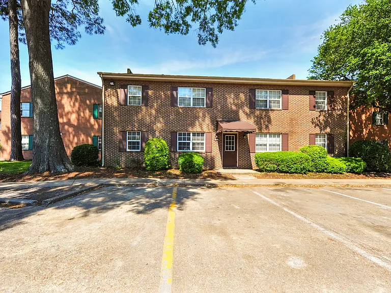 Brentwood Forest Apartments — Photo 23