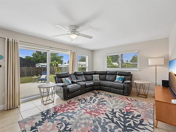 3rd image of 5005 Bee Ridge Rd