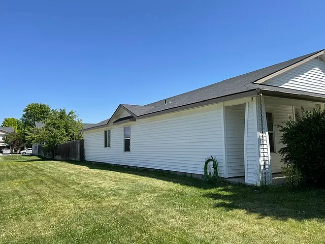 1116 N Dove Ave — Photo 2