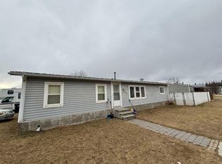 195 E Skogg Ave, Hinton, AB T7V1A6