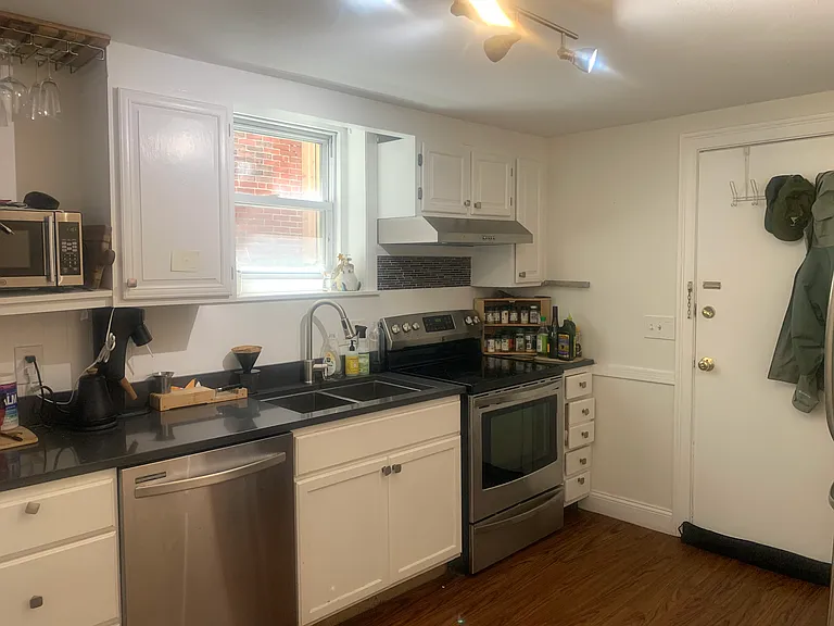 368 Main St #1 — Photo 6