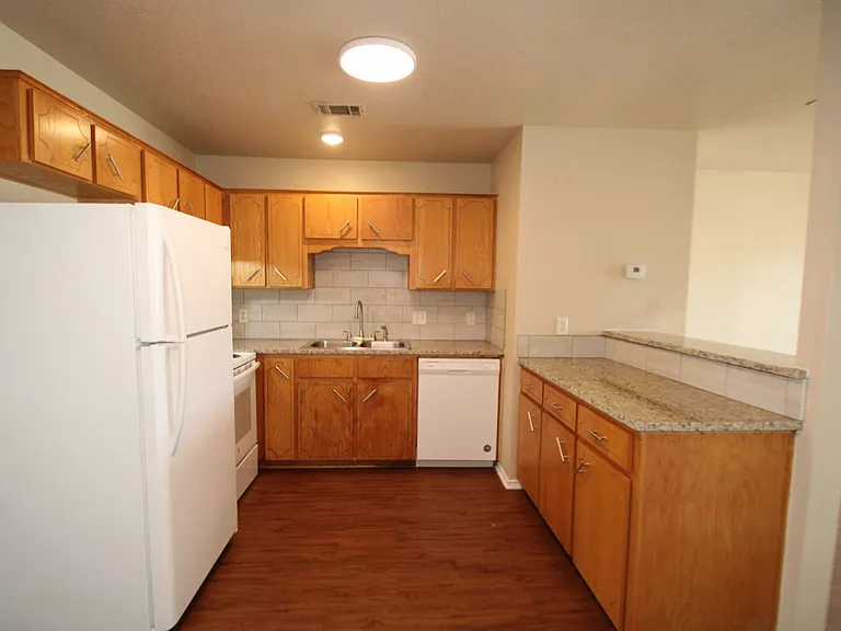 4206B Deek Dr — Photo 6
