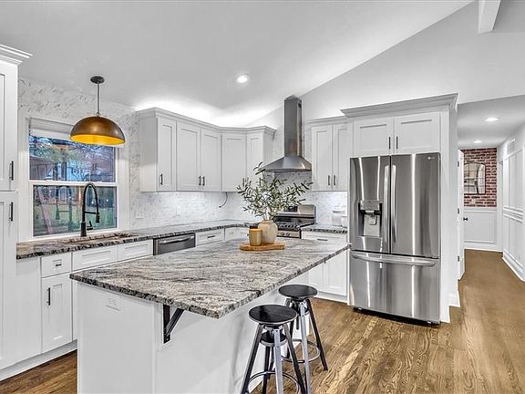 5th image of 9017 Mastin St