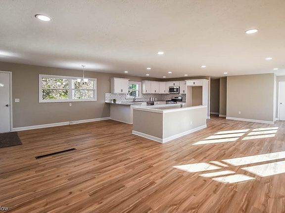 4th image of 140 Terrace Cir