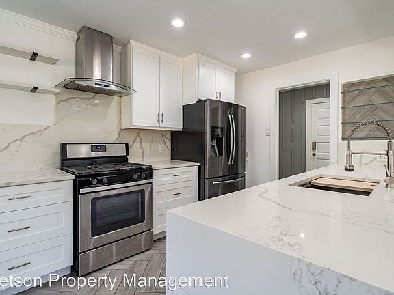 4th image of 449 Grey Feather Ct