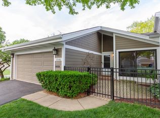 1581 Woodhaven St, Wheaton, IL 60189