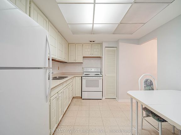 5th image of 10 Muirhead Rd #909