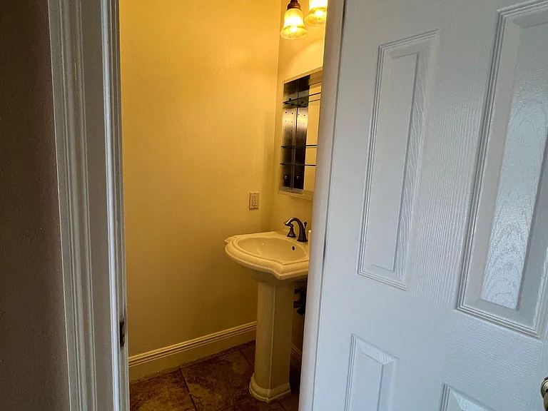 3833 Corinne Ave — Photo 6