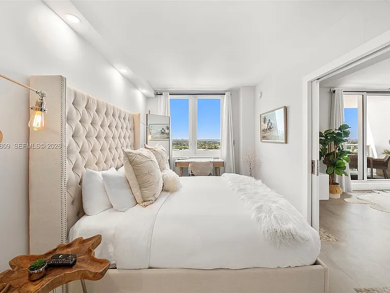2301 Collins Ave #1533 — Photo 3