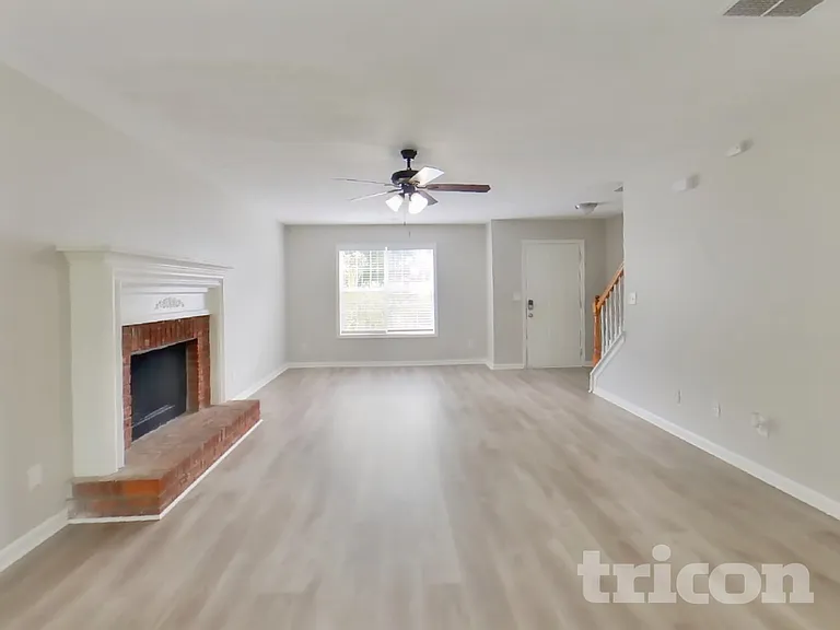373 Adams Lake Dr — Photo 2