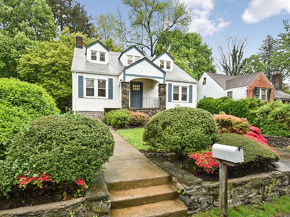 2nd image of 72 Myrtle Blvd