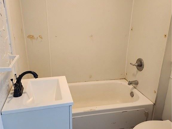 4th image of 429-431 W 52nd St #1