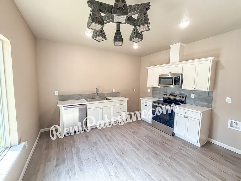 1305 Cummins St #1321 — Photo 5