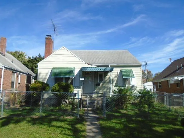305 E Bruce Ave photo 1