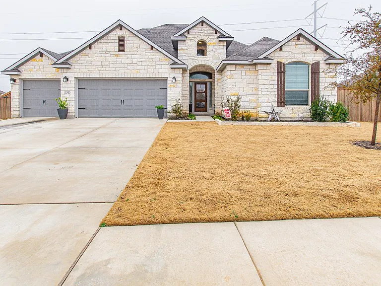 1756 Meadow Crest Dr — Photo 1