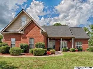 225 Turtle Creek Dr, Huntsville, AL 35806