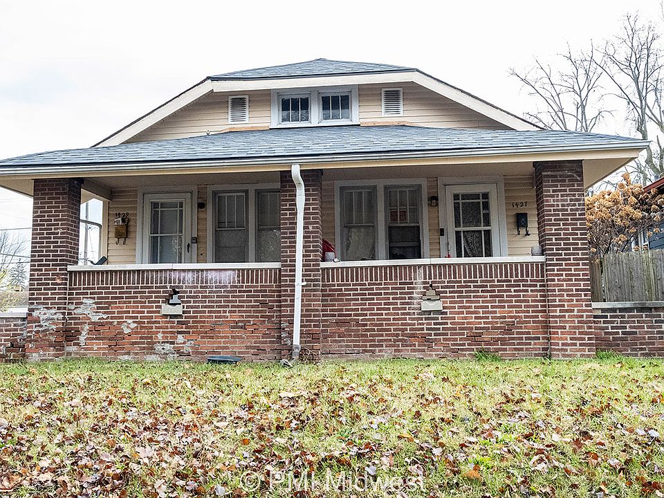 1st image of 1429 N Gladstone Ave