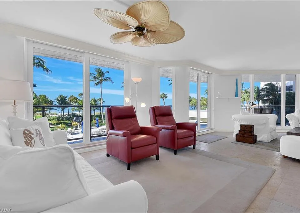 4901 Gulf Shore Blvd N #201