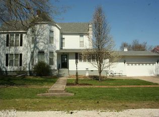 401 N Chestnut St, Le Roy, IL