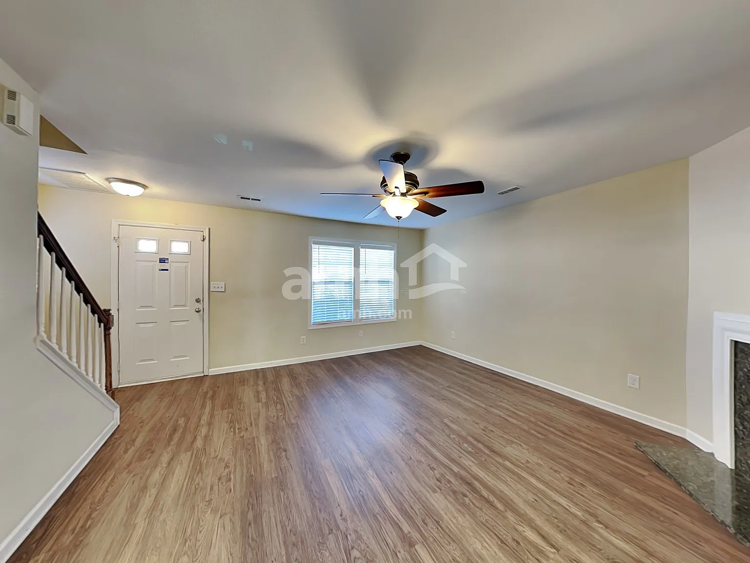 3 bed, 2.5 bath, 1429 sqft, $2,035 — Photo 4