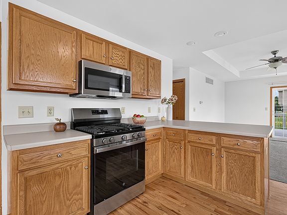 5th image of 907 Colorado St