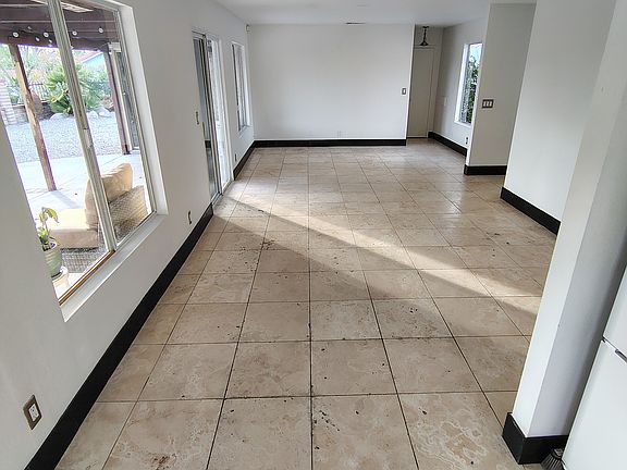 4th image of 64577 Vardon Ct