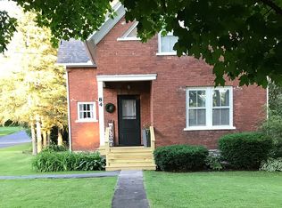84 Oak St, Champlain, NY 12919