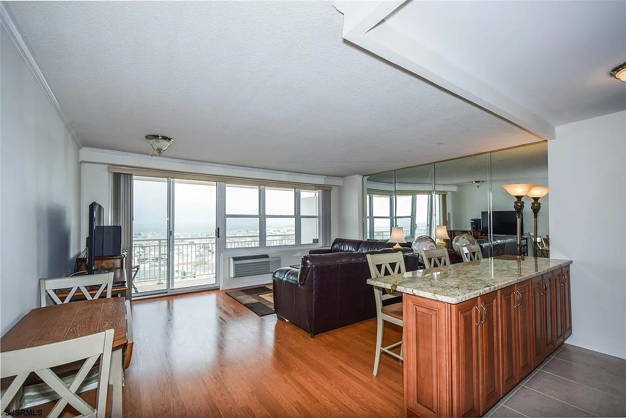 9400 Atlantic Ave — Photo 3
