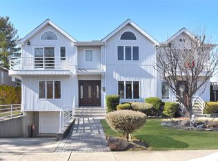 27 Kaywood Rd, Pt Washington, NY 11050
