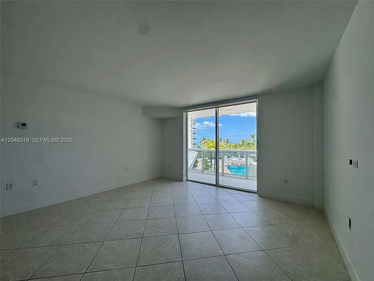 10275 Collins Ave #318 — Photo 8
