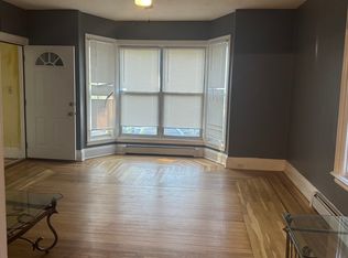 22 Roblen Dr Floor 1, Pawtucket, RI 02860
