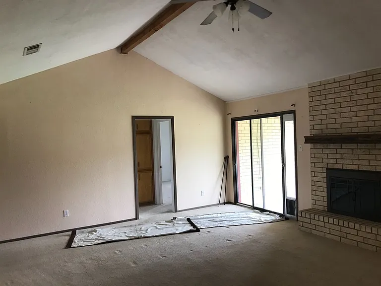 5225 Hunters Cir — Photo 2