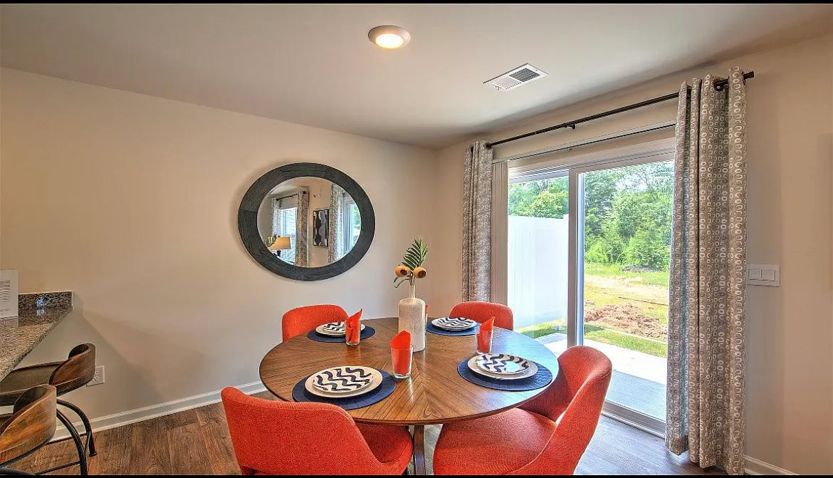 3 bed, 2.5 bath, 1381 sqft, $1,650 — Photo 1